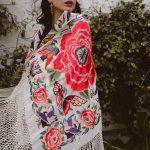 Manton-seda-blanco-flor-grande