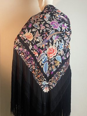 manton-manila-negro-pajaros