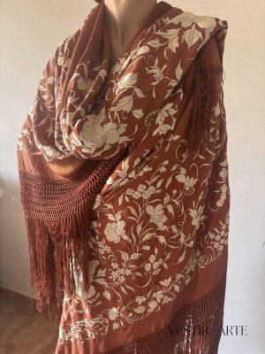 Manton-antiguo-marron