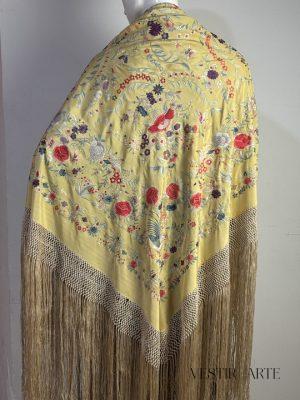 manton-amarillo-rojo