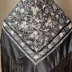 manton-manila-negro-bordado-blanco