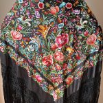 Manto-negro-a-mano-seda