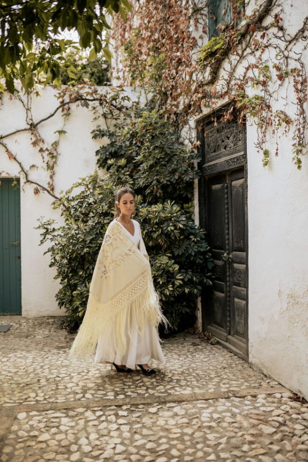 Mantón beige y blanco - Imagen 11