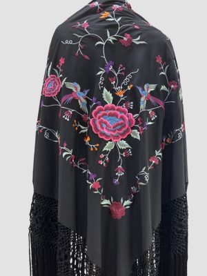 mantón negro rosa