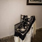 manton-negro-beige