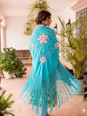Mantón turquesa bordado rosa palo