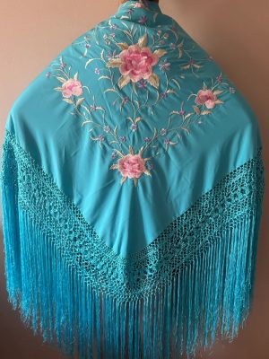 Mantón turquesa bordado rosa palo