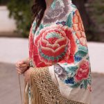manton seda bordado a mano beige y rosas