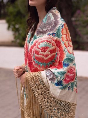 manton seda bordado a mano beige y rosas