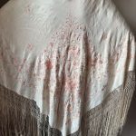manton seda antiguo crema y rosa palo
