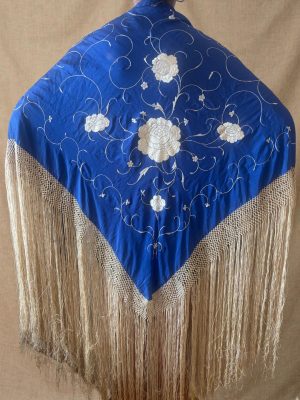 mantón seda azul bordado marfil