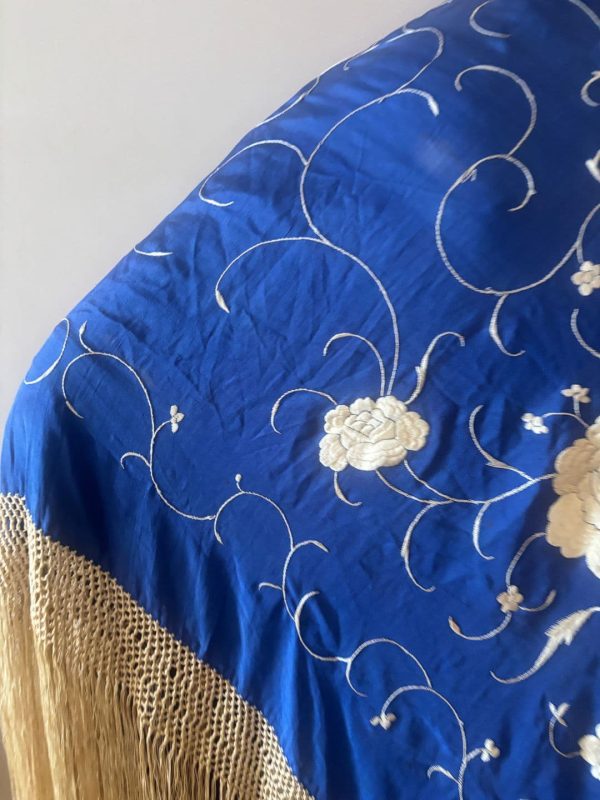mantón seda azul bordado marfil