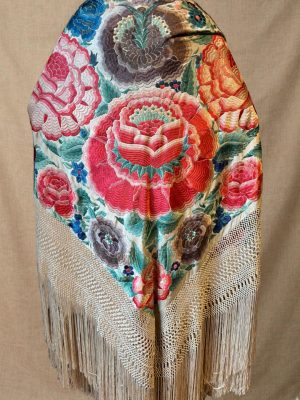 manton seda bordado a mano beige y rosas
