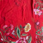 mantón seda bordado a mano rojo