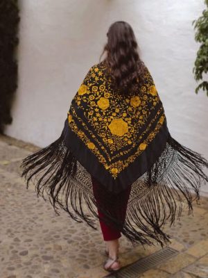 Mantón seda vintage a mano negro y oro