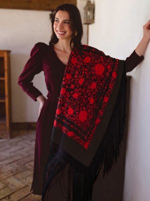 Mantón seda vintage  bordado a mano negro y rojo