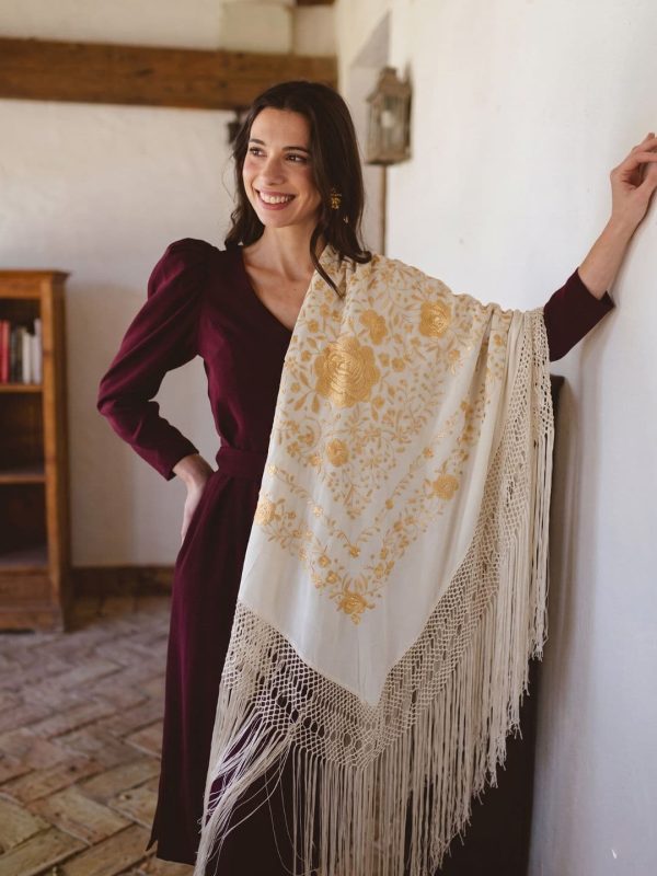 Mantón seda vintage a mano blanco bordado oro