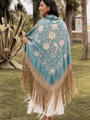 Mantón antiguo de seda azul turquesa a mano