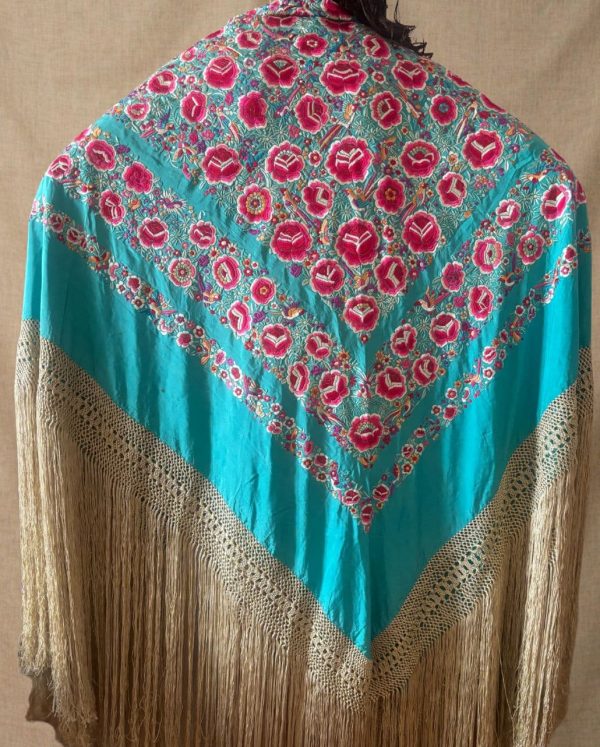 mantón seda antiguo a mano turquesa con flores rojas