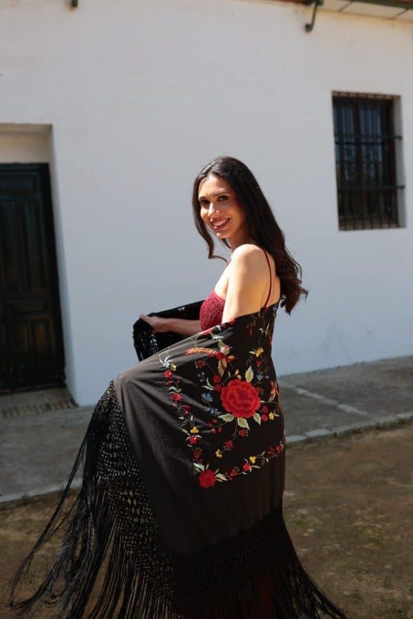 Manton-negro-rojo