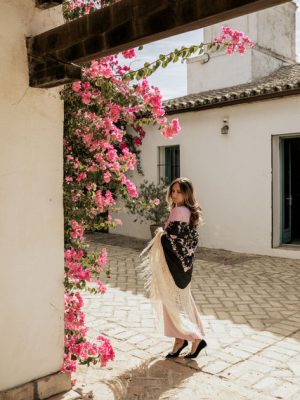 Mantón negro bordado rosa con pájaros
