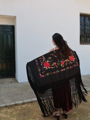 Mantón de Manila bicolor negro con bordados florales multicolor