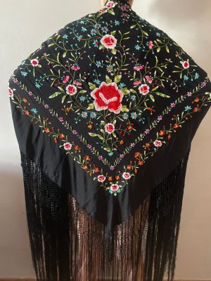 mantón seda negro vintage con flores multicolor