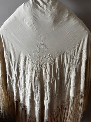 mantón manila marfil