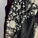 mantón negro bordado blanco