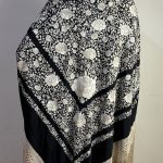 mantón negro bordado blanco