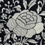 mantón negro bordado blanco