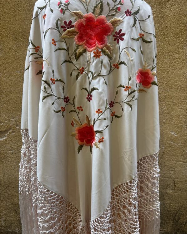 mantón marfil bordado coral