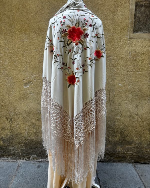mantón marfil bordado coral