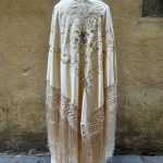 mantón bordado marfil bordado beige