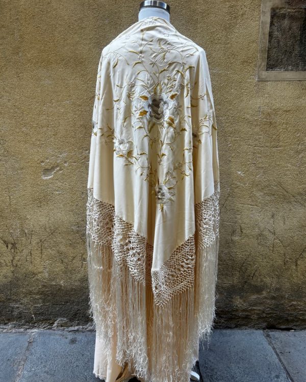 mantón bordado marfil bordado beige