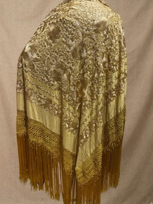 mantón segunda mano oro bordado oro