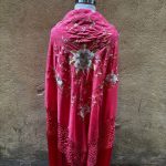 mantón coral bordado blanco y gris