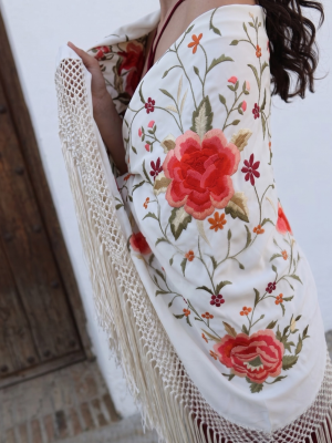 mantón marfil bordado coral