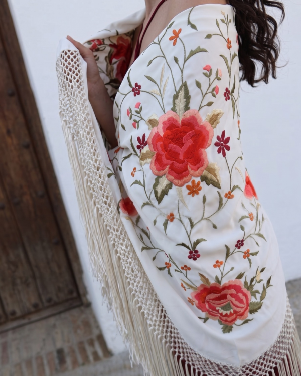 mantón marfil bordado coral