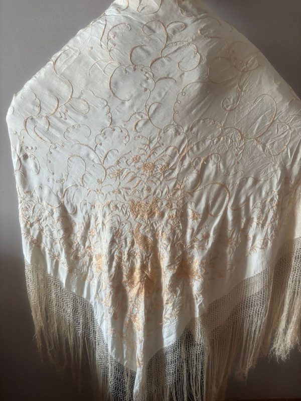 mantón antiguo isabelino marfil bordado oro