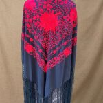 mantón vintage negro y rojo