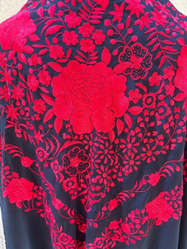 mantón vintage negro y rojo