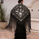 manton vintage negro y marfil