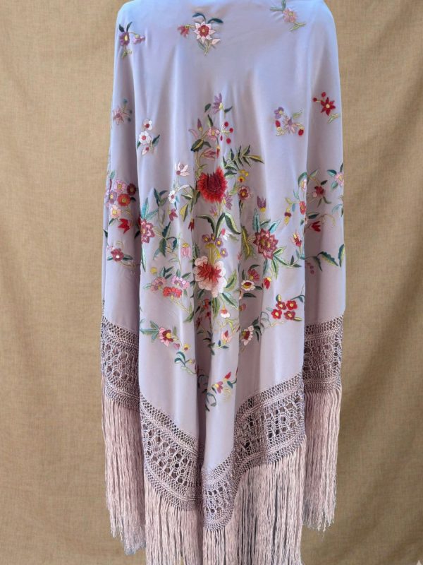 manton seda vintage color rosa bebe y bordado multicolor
