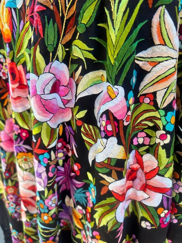 manton vintage negro con flores