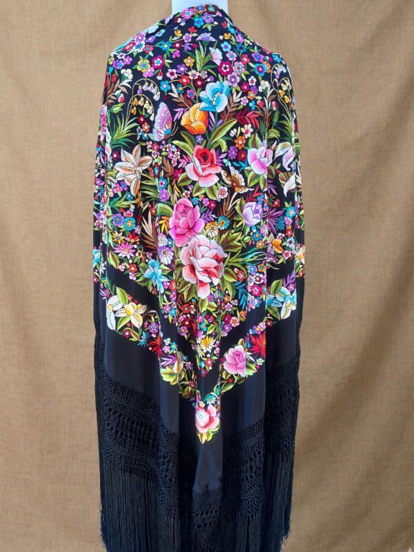 manton vintage negro con flores