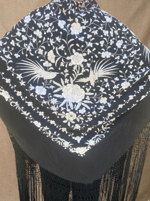 manton vintage negro y beige