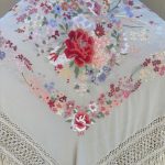 manton marfil bordado multicolor