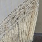manton marfil bordado multicolor