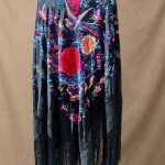 mantón antiguo negro con rosas